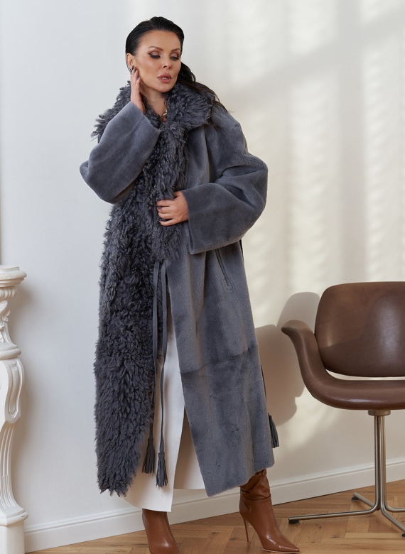 Длинная дубленка из натурального меха