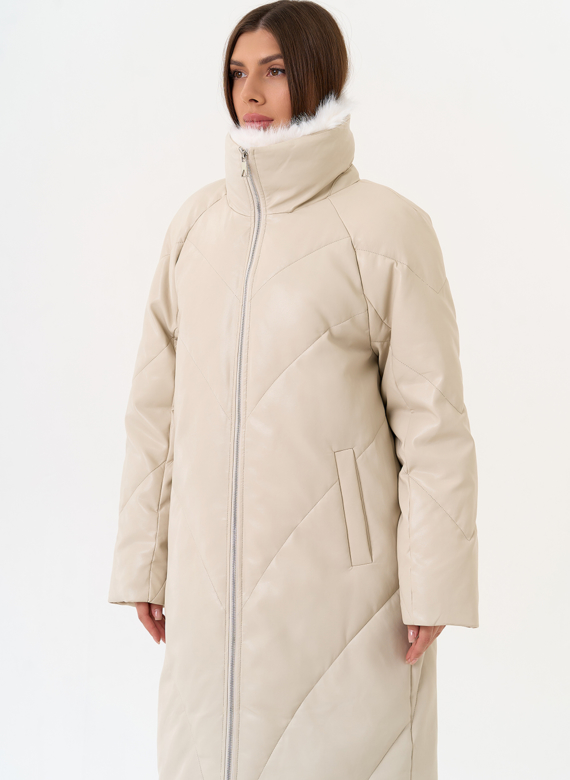 Женский пуховик из эко кожи с отделкой из эко меха