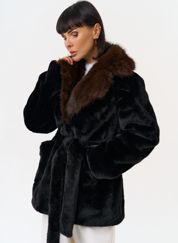 Женская шуба из эко меха с английским воротником