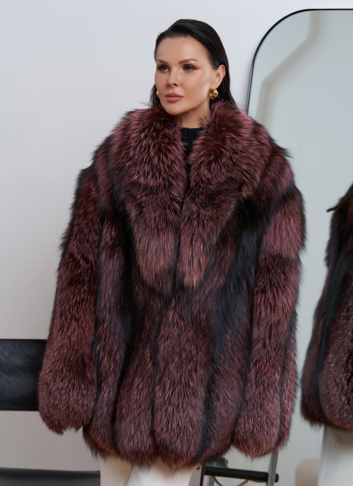 Шуба из меха чернобурки розового цвета