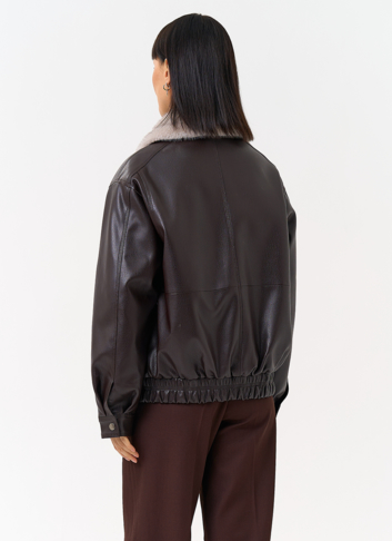 Женская утепленная куртка из эко кожи с воротником из эко меха