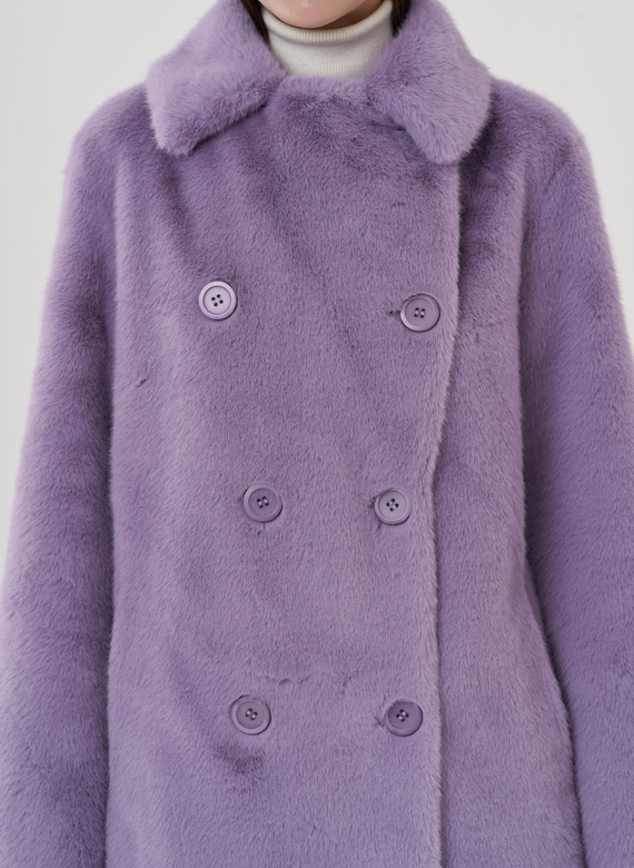 Женского пальто из эко меха на пуговицах