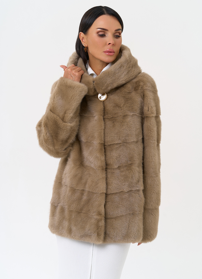 Короткая шуба с капюшоном модель № 31330 меха малина