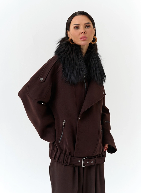 Женское укороченное пальто с отделкой из меха лисы