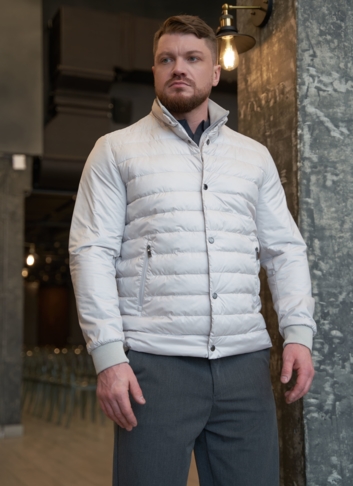 Мужская куртка серого цвета