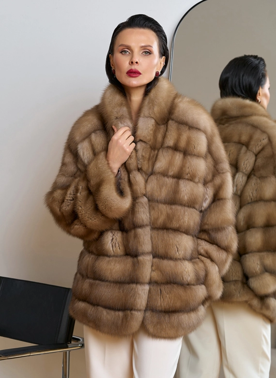 Женская шуба из куницы с воротником